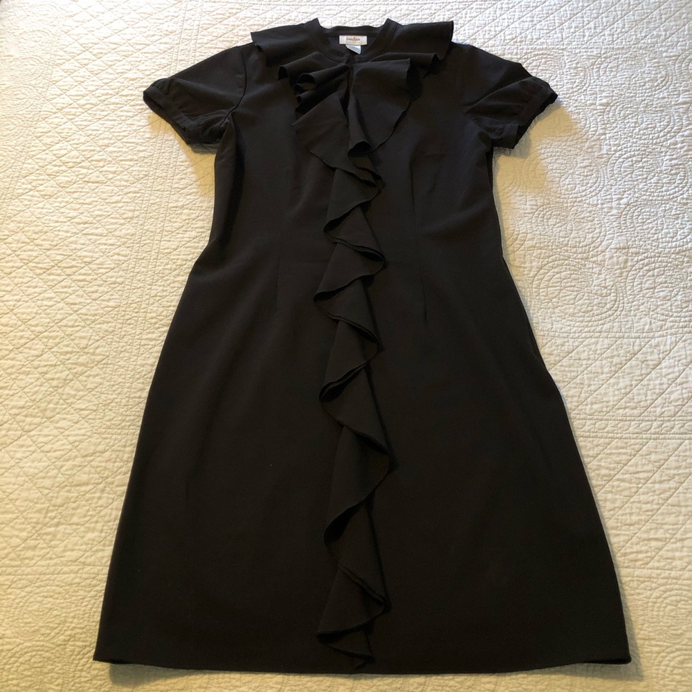 Neiman Marcus short sleeve wool blend shift dress. Size 10.